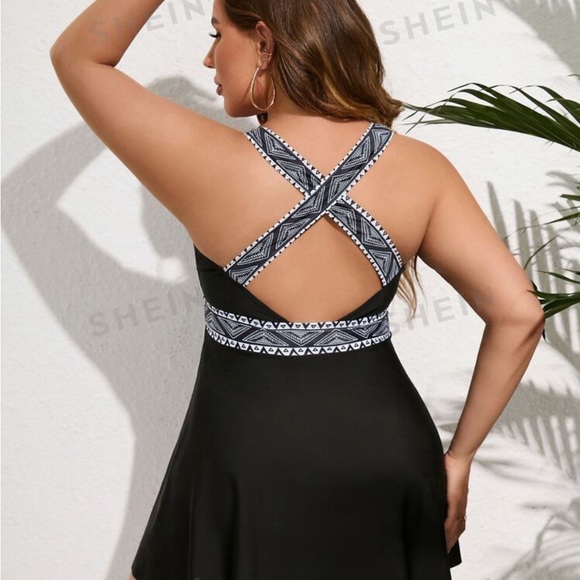 Two piece swim dress only worn once than lost weight - Picture 2 of 6